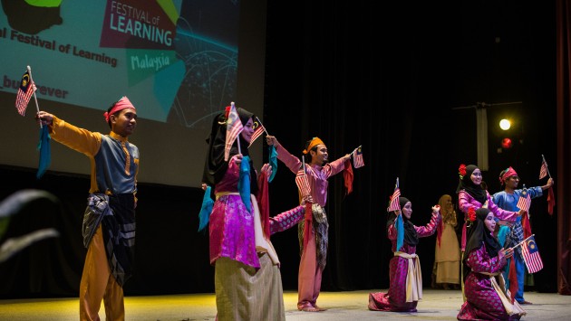 Malaysian dancers