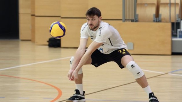 Todor Topalov in action on the volleyball court