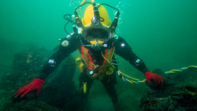 HMS Invincible 4