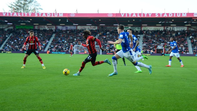 Jordan Zemura running with the ball