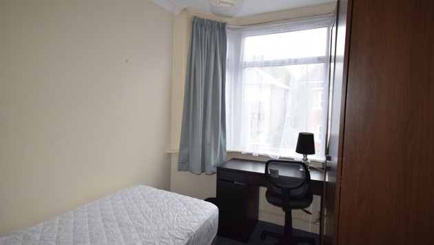 St Alban’s Rd bedroom