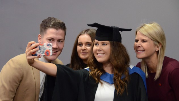 HSS grad 18 family selfie 