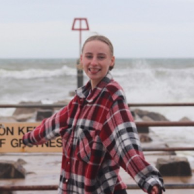 Jess, a blogger and BU student