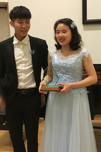 University Music Scholar - Xiaoou (Vivian) Nie receives award