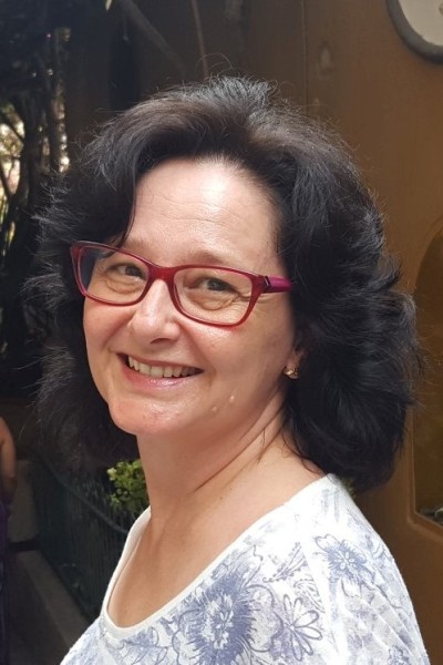 Head and shoulders profile photo of Svetla