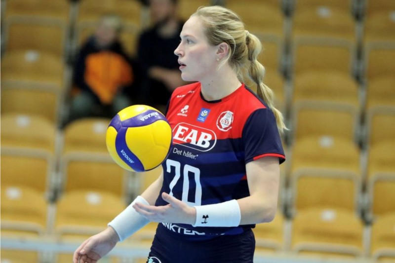 Alyssa Ballenger, a Bournemouth University graduate, playing volleyball. Since graduating, Alyssa has gone on to play professional volleyball in Sweden. 