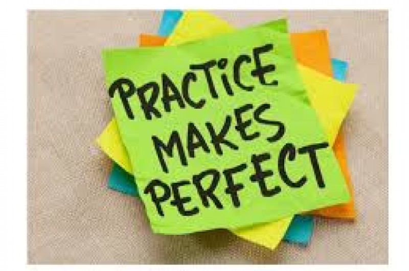 Revision post it note Post-it note saying practice makes perfect