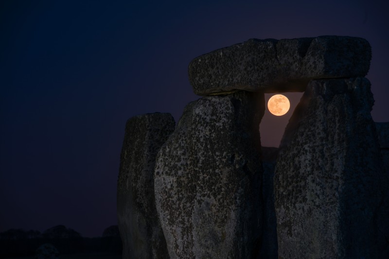 A picture of Stonehenge by moonlight